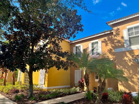 Grand Superior 3BD Townhouse near Disney image 3