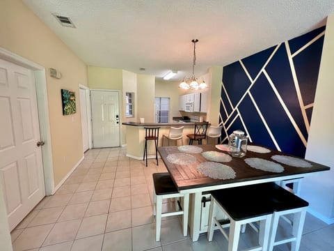 Grand Superior 3BD Townhouse near Disney image 4