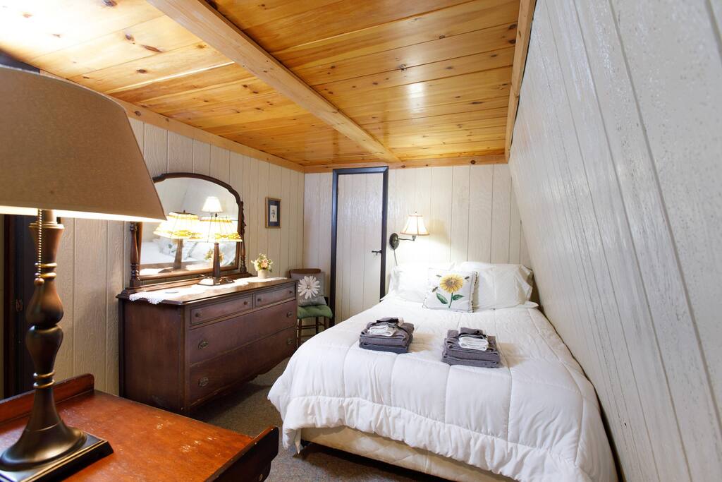 nature-lover's-delight-or-kitchen-or-cozy-fireplace/