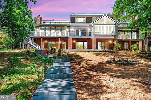 Lakeview Hideaway.   Large lakefront home.
