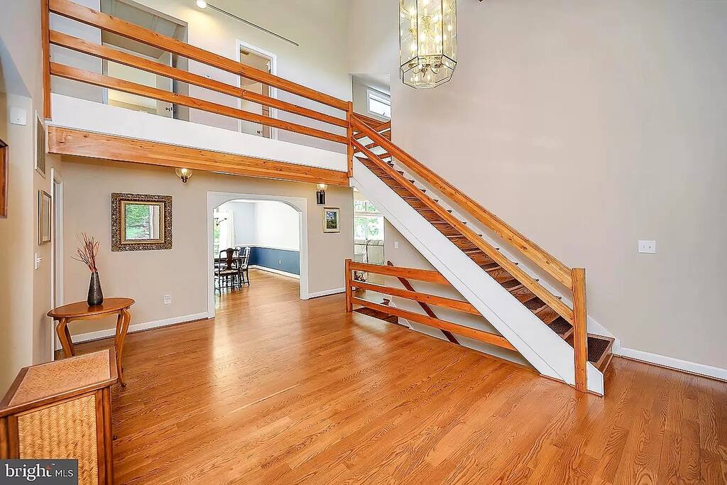 lakeview-hideaway.-large-lakefront-home./