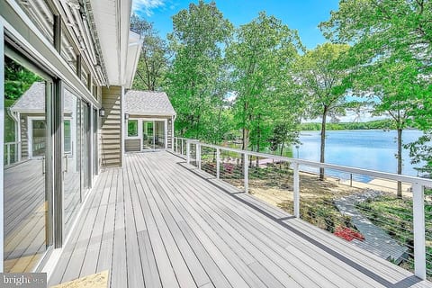 Lakeview Hideaway.   Large lakefront home.