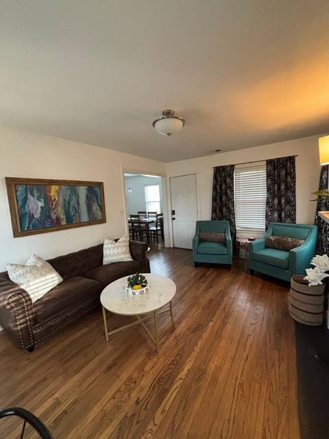 Lil' Heaven on Dakota: Charming Dog Friendly Home