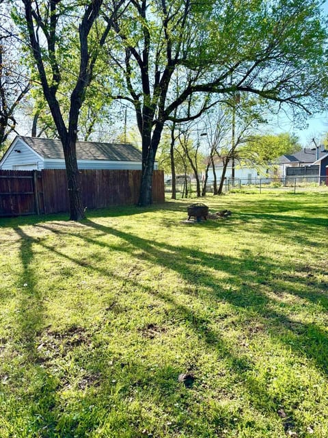 Lil' Heaven on Dakota: Charming Dog Friendly Home