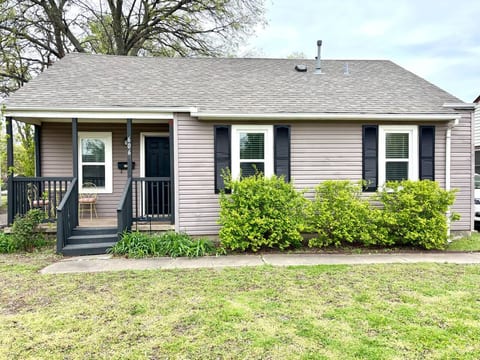 Lil' Heaven on Dakota: Charming Dog Friendly Home
