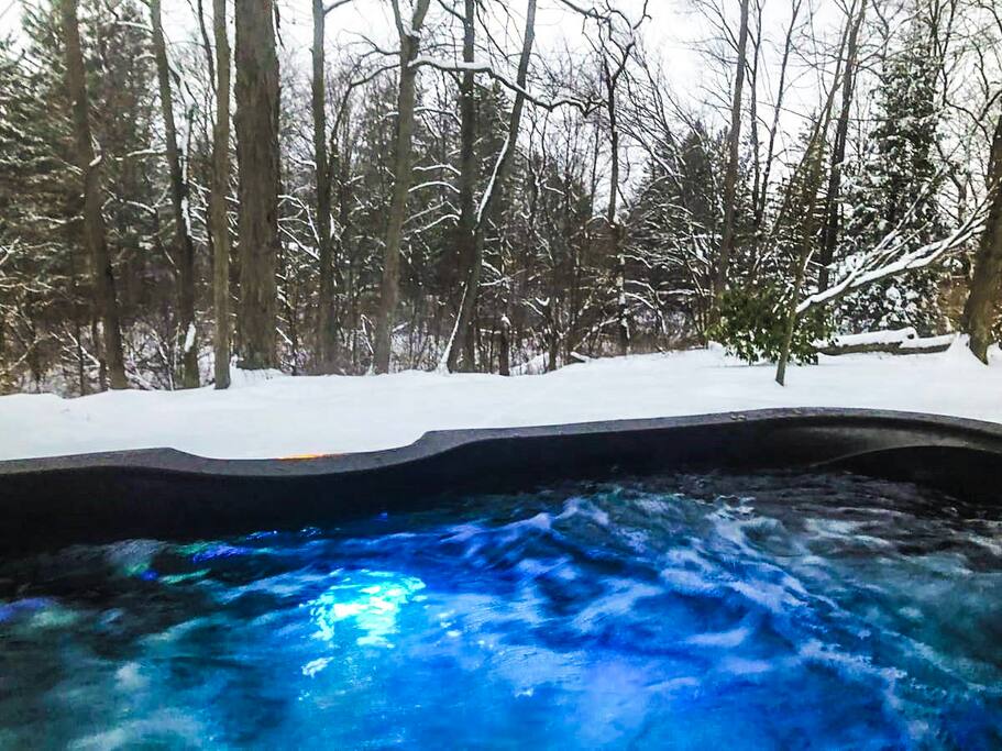 tranquil-hickory-hill-cottage-getaway-with-hot-tub/