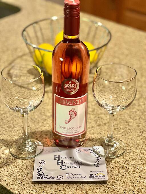 tranquil-hickory-hill-cottage-getaway-with-hot-tub/