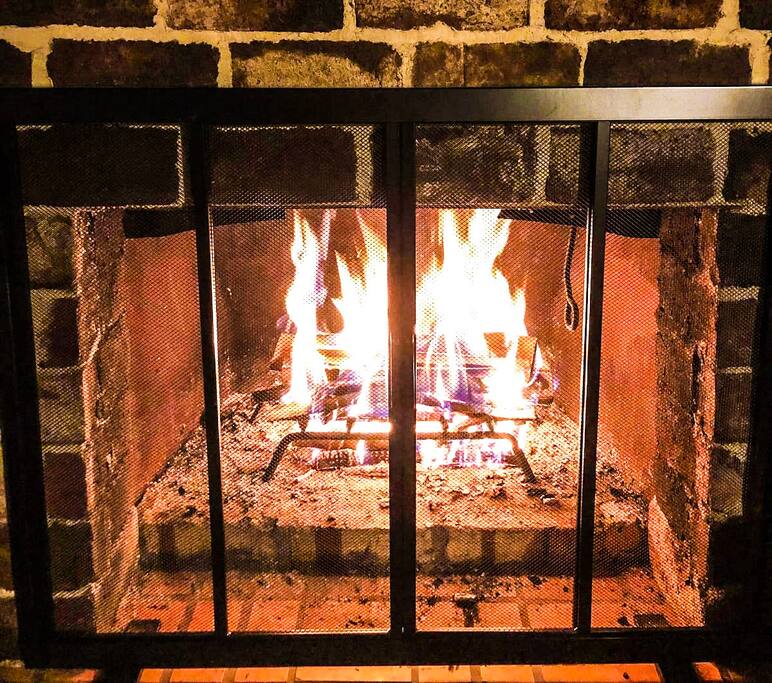 tranquil-hickory-hill-cottage-getaway-with-hot-tub/