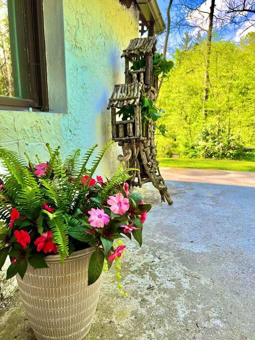 tranquil-hickory-hill-cottage-getaway-with-hot-tub/