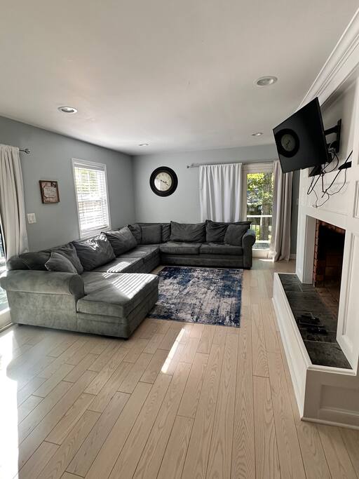 paradise-found:-lakefront-home-in-locust-grove/