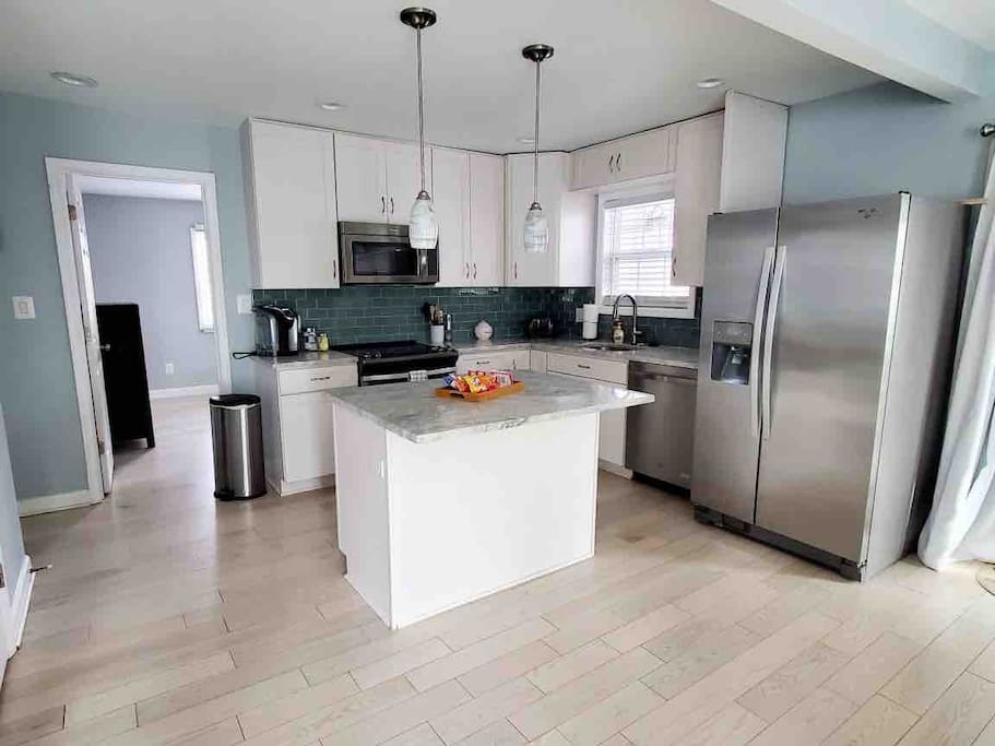 paradise-found:-lakefront-home-in-locust-grove/