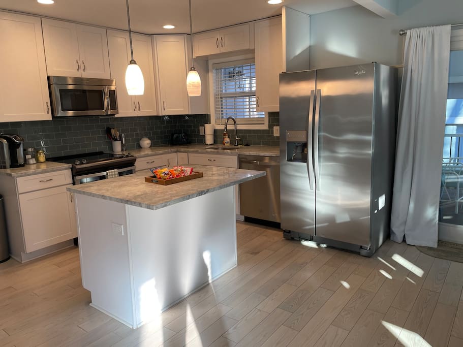 paradise-found:-lakefront-home-in-locust-grove/