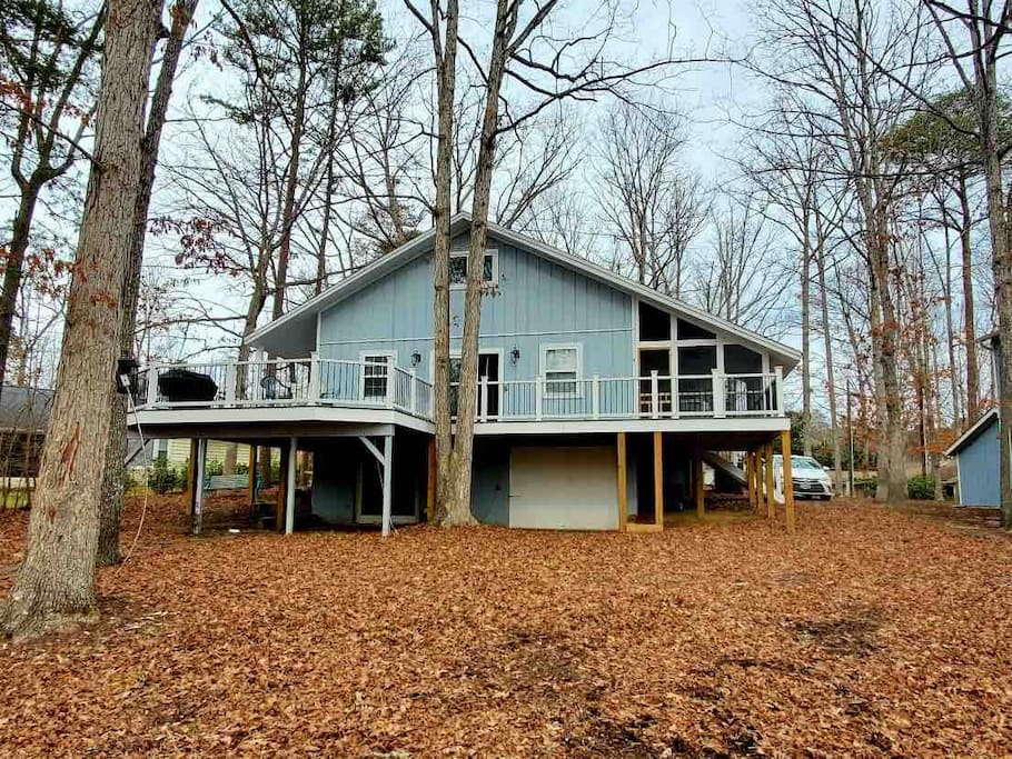 paradise-found:-lakefront-home-in-locust-grove/