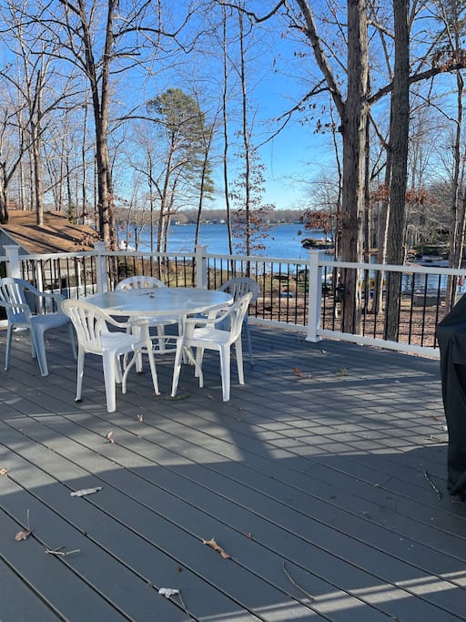 paradise-found:-lakefront-home-in-locust-grove/