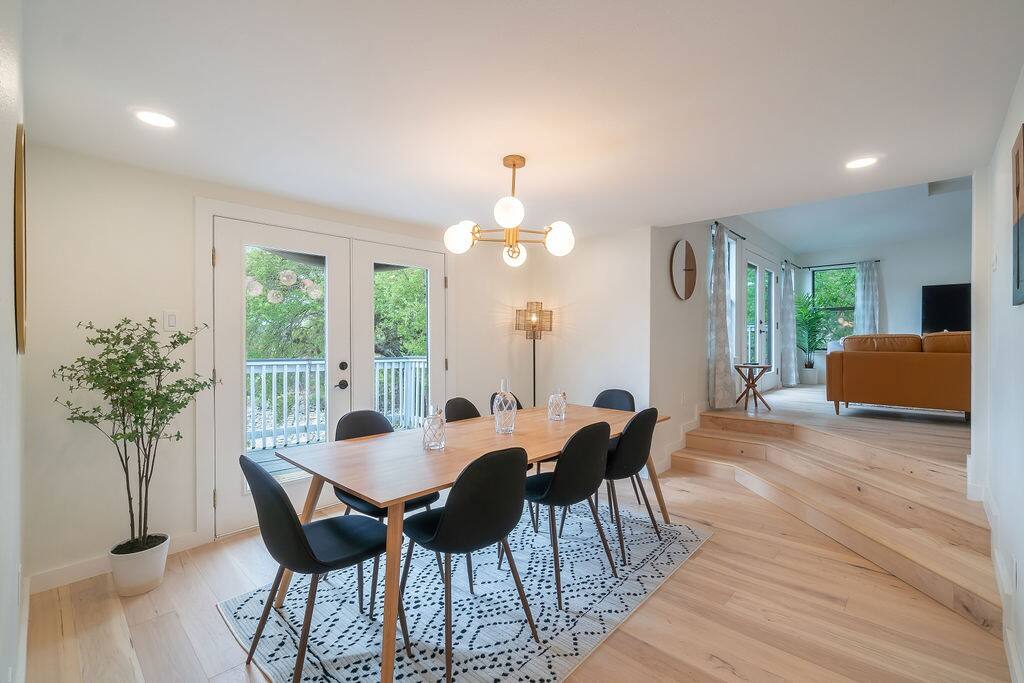 sleeps-14-*-pool-table-*-3-king-beds-*-hot-tub/