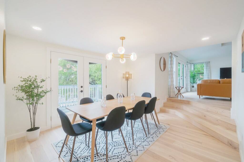 sleeps-14-*-pool-table-*-3-king-beds-*-hot-tub/