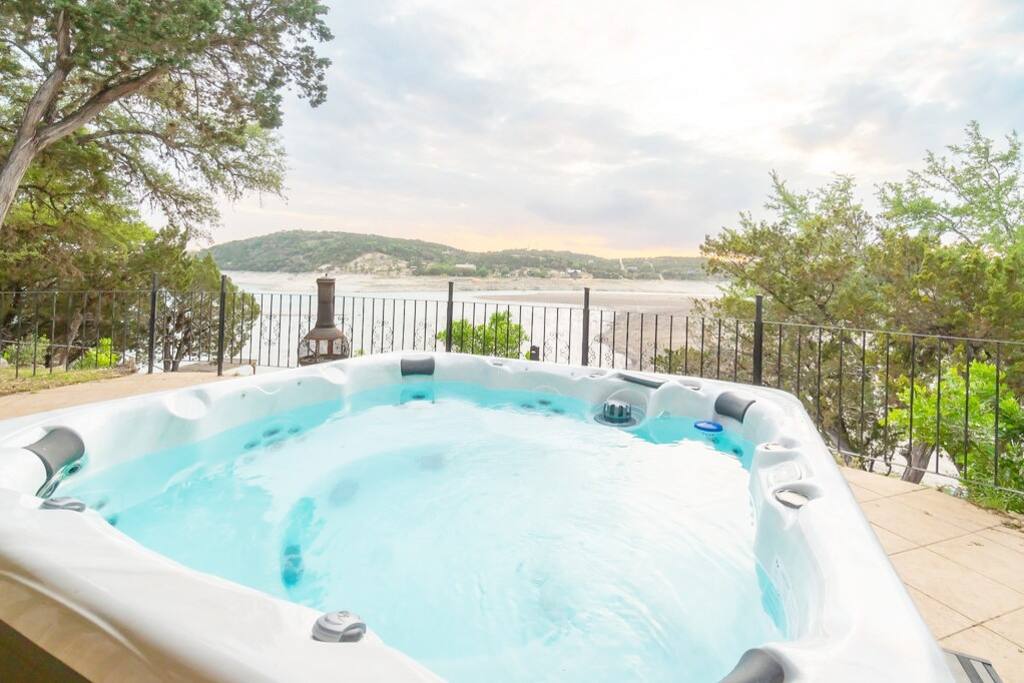 sleeps-14-*-pool-table-*-3-king-beds-*-hot-tub/