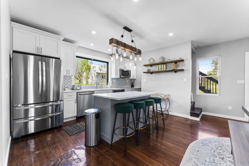 pet-friendly-or-exclusive!-modern-farm-house/