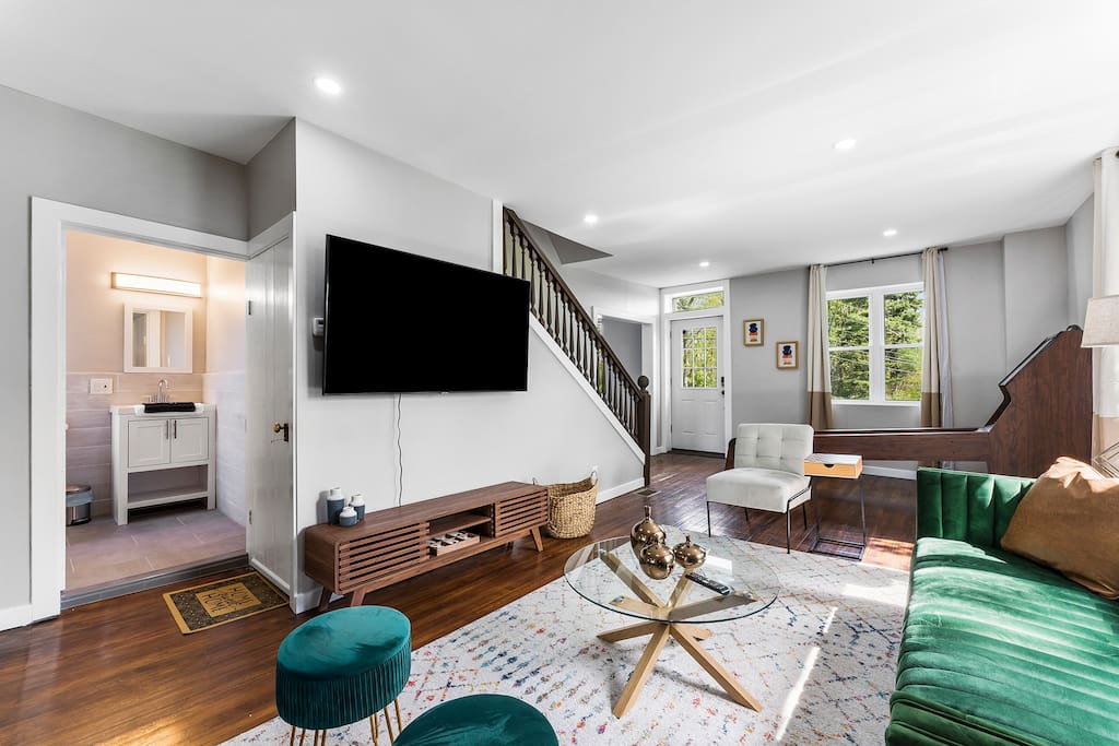 pet-friendly-or-exclusive!-modern-farm-house/