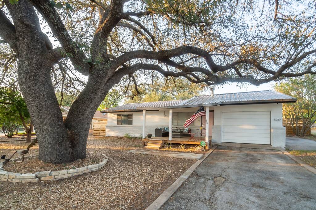 trendy-pet-friendly-house-w-patio-near-lake-lbj/