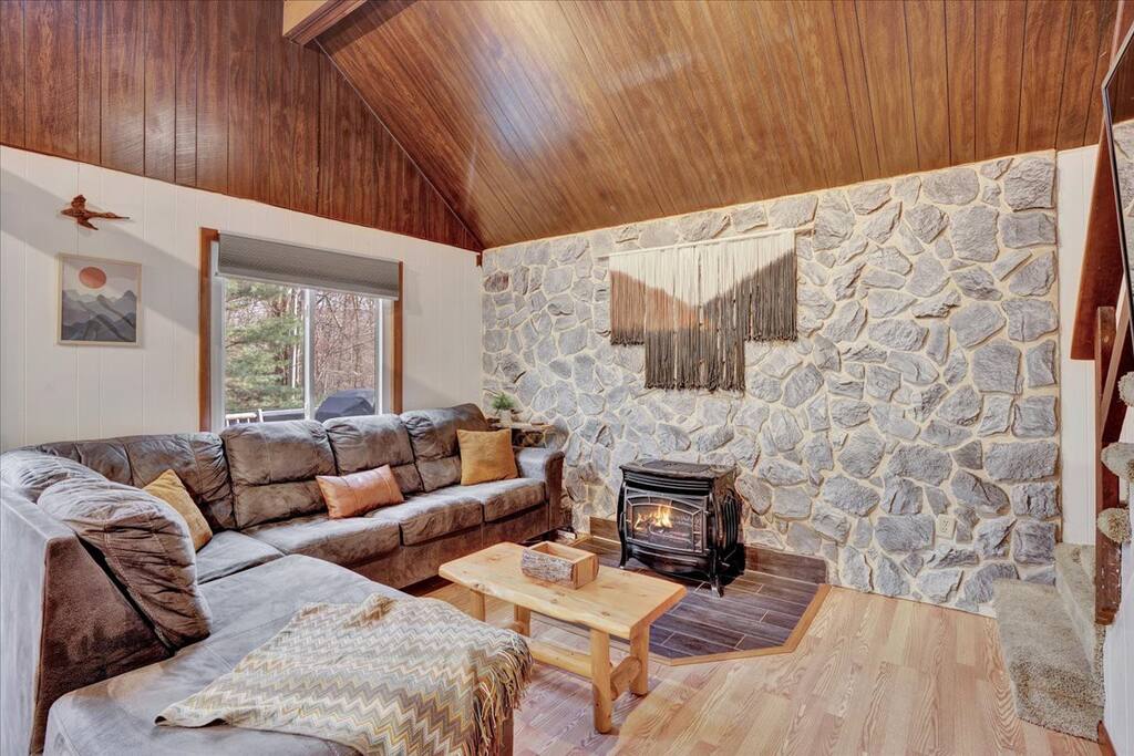 zen-escape-or-game-room-or-hot-tub/