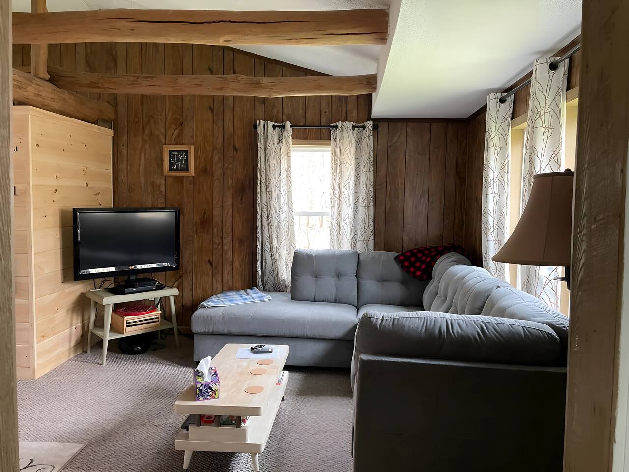 Rustic Hogback Lodge | Nature's Tranquility