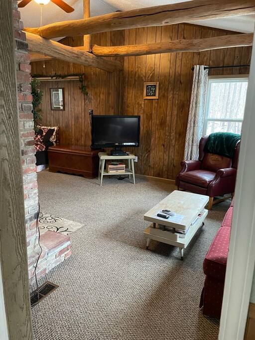 rustic-hogback-lodge-or-nature's-tranquility/