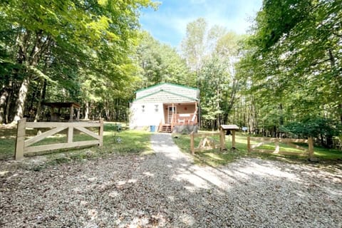 Breathtaking Valley Retreat: Immerse Yourself in the Serene Beauty of Nature
