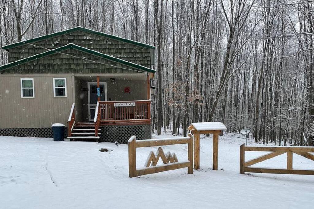 rustic-hogback-lodge-or-nature's-tranquility/