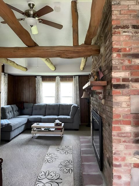 Rustic Hogback Lodge | Nature's Tranquility