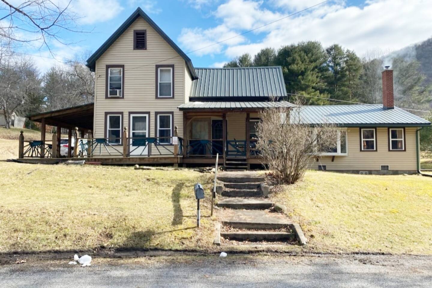 Nature's Symphony: Immerse Yourself in Tranquility with the Soothing Sounds of the River at our Idyllic Airbnb!