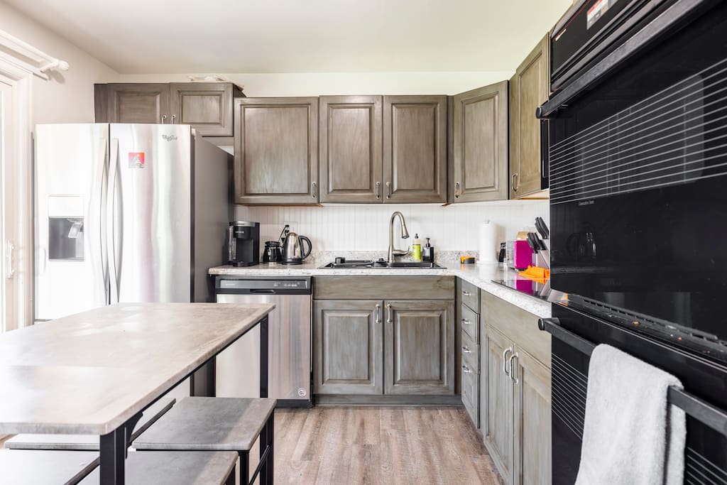 sleek-getaway-or-minutes-to-red-rocks/