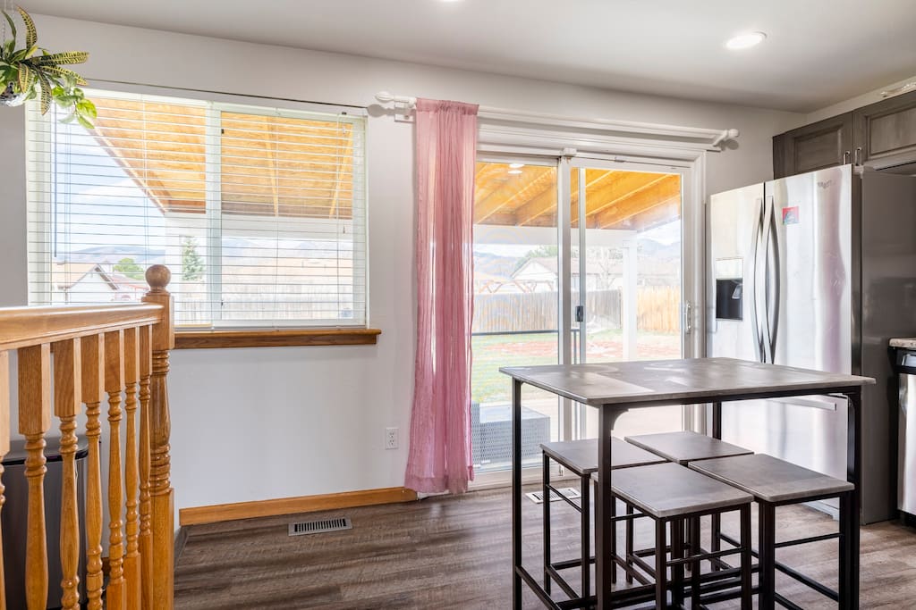 sleek-getaway-or-minutes-to-red-rocks/