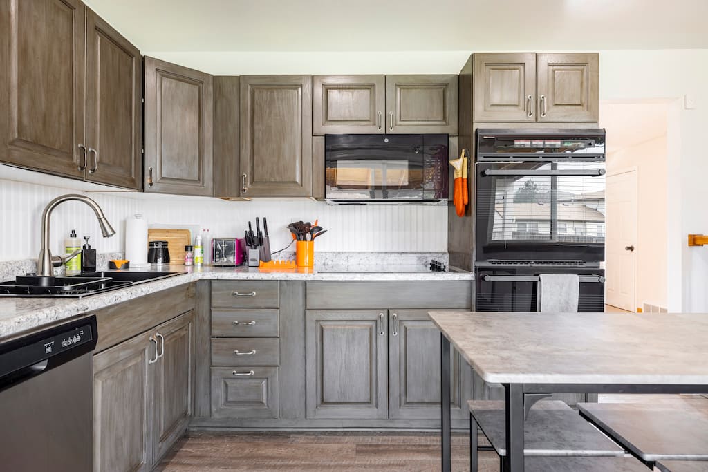 sleek-getaway-or-minutes-to-red-rocks/