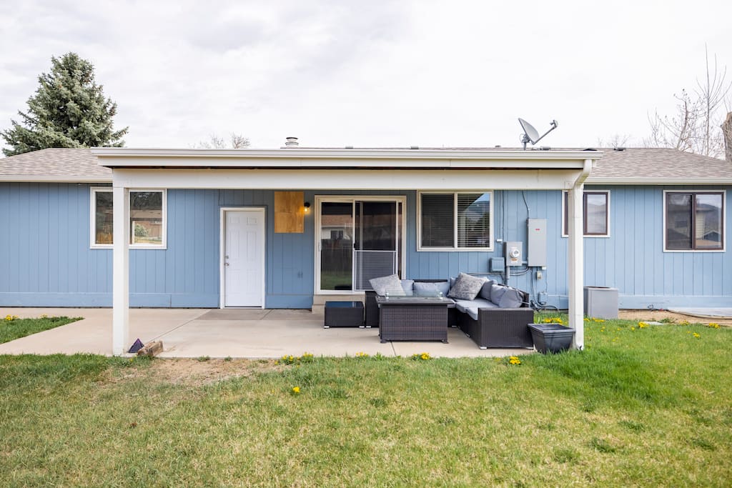 sleek-getaway-or-minutes-to-red-rocks/