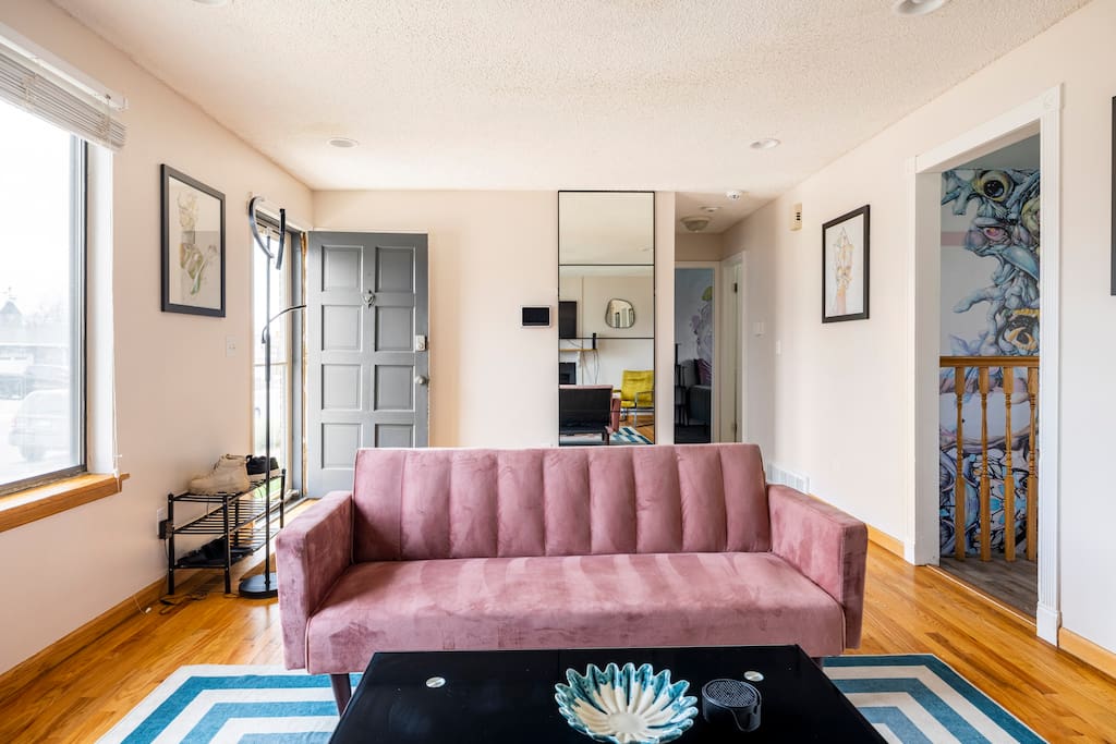 sleek-getaway-or-minutes-to-red-rocks/