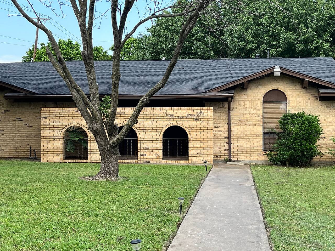 Biz Pros / Spacious Room C