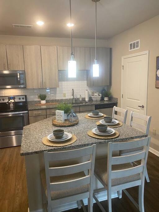 lakeside-bliss-or-near-airport-and-river-city-mp/