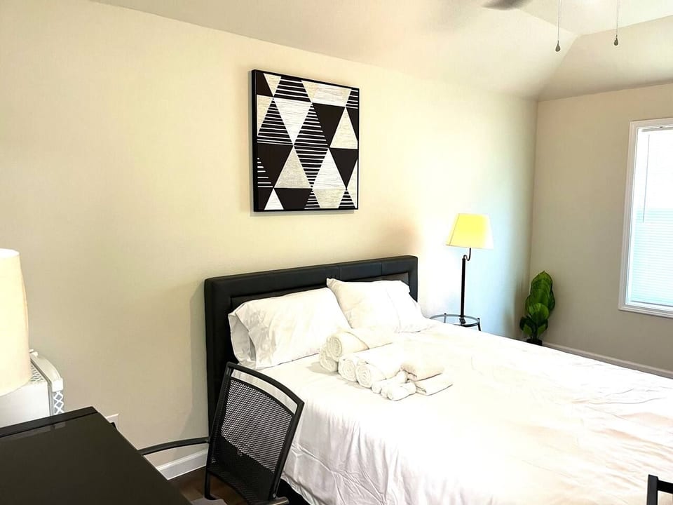 Biz Professionals on Ross | Ideal for Long Stays B - Sherman