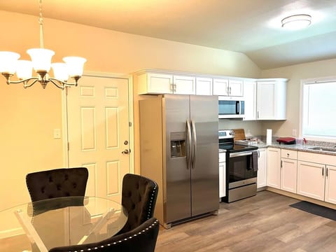 Biz Professionals on Ross | Ideal for Long Stays B