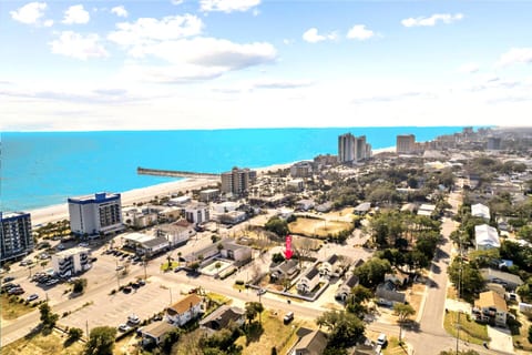 Charming Centrally Located Ocean View w Huge Private Yard, Patio, Firepit, & BBQ