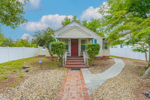 Charming Centrally Located Ocean View w Huge Private Yard, Patio, Firepit, & BBQ