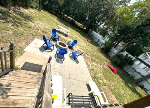Dazzling Centrally Located Ocean View w 2 Kings, Huge Private Yard, 2 Decks, Firepit, BBQ