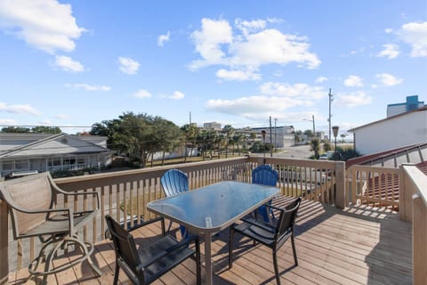 Elegant Huge Ocean View 4 King, Private Pool, Huge Yard, Enormous Game Garage, BBQ, & Rooftop Deck