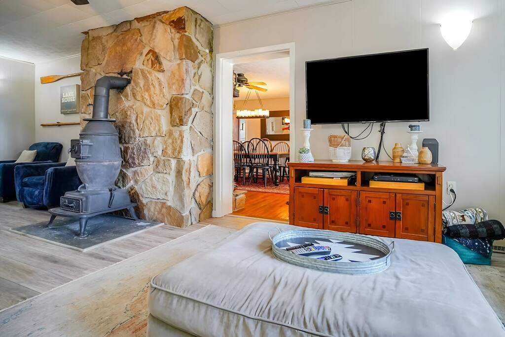 sunset-view:-lakefront-pet-friendly-or-dock/