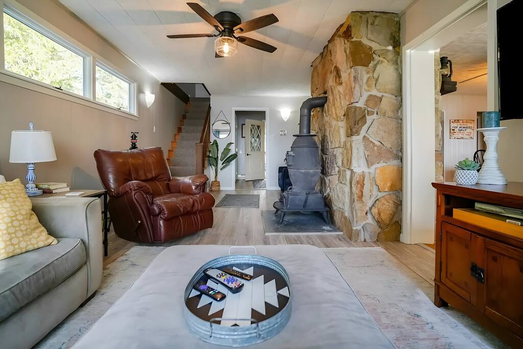 sunset-view:-lakefront-pet-friendly-or-dock/