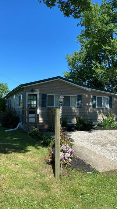 tranquil-pondside-escape/