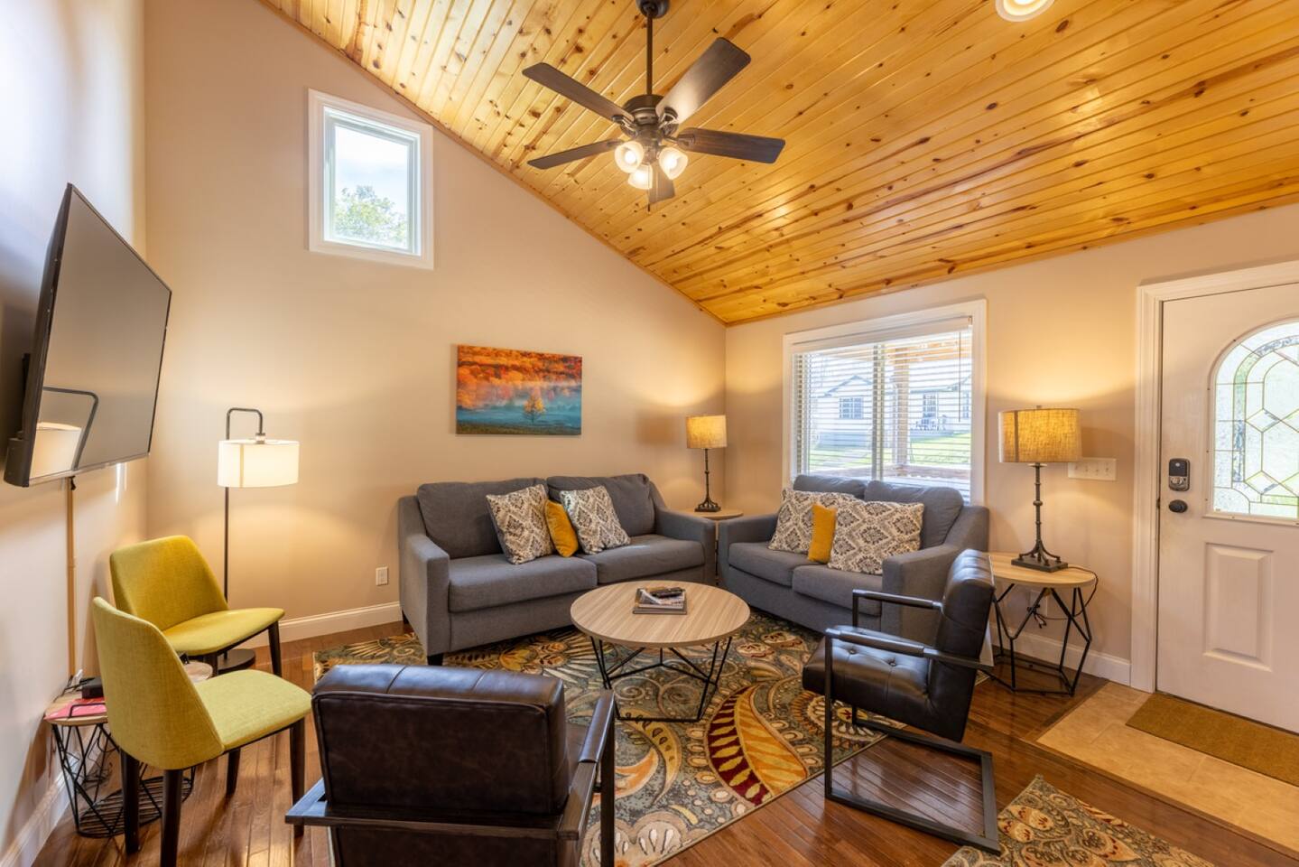 Family Cabin | Hot Tub+Fire Pit | Walk to Downtown