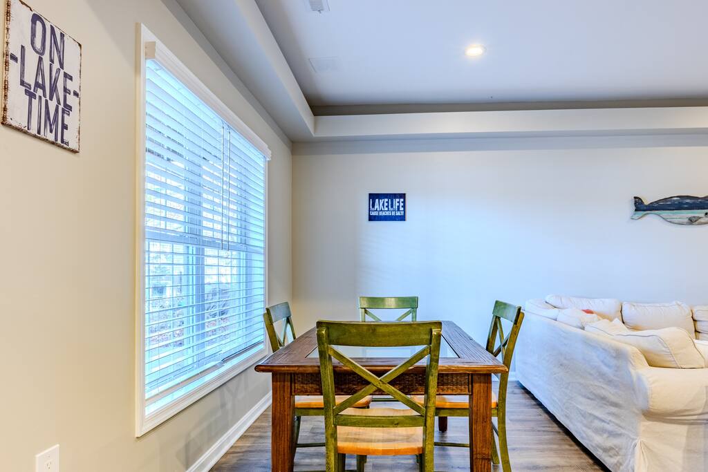 lakeside-escape-quiet-space-w-beautiful-views!/