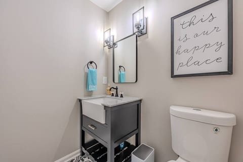 Lakeside Escape- quiet space, w/ beautiful views!